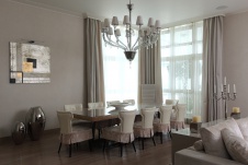 Фото интерьера столовой пентхауса в современном стиле