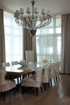 Фото интерьера столовой пентхауса в современном стиле