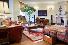 Фото интерьера гостиной дома в классическом стиле