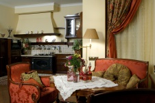 Фото интерьера кухни дома в классическом стиле