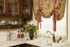 Фото интерьера кухни дома в классическом стиле