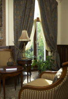 Фото детали дома в классическом стиле