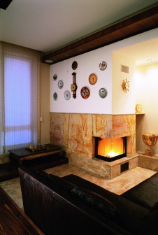 Фото интерьера каминной пентхауса в стиле неоклассика