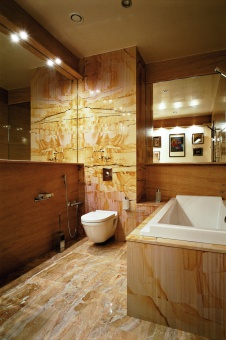 Фото интерьера санузла пентхауса в стиле неоклассика