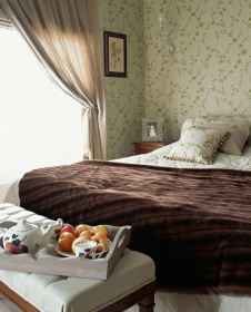 Фото интерьера спальни дома в классическом стиле