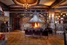 Фото интерьера зала ресторана развлекательного комплекса в стиле китч