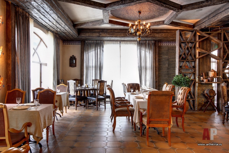 Фото интерьера зала ресторана развлекательного комплекса в стиле китч