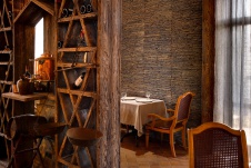 Фото интерьера зала ресторана развлекательного комплекса в стиле китч