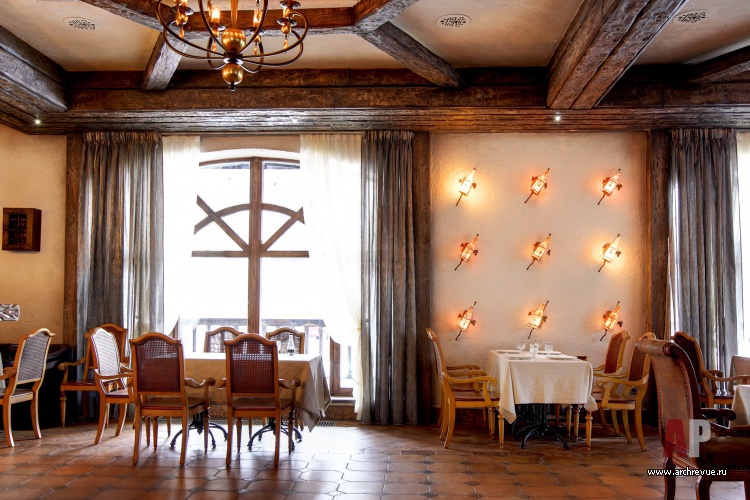 Фото интерьера зала ресторана развлекательного комплекса в стиле китч