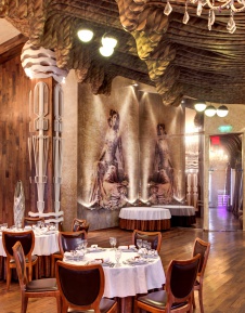 Фото интерьера банкетного зала развлекательного комплекса в стиле китч