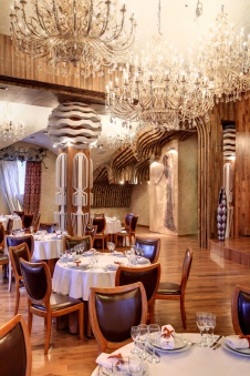 Фото интерьера банкетного зала развлекательного комплекса в стиле китч