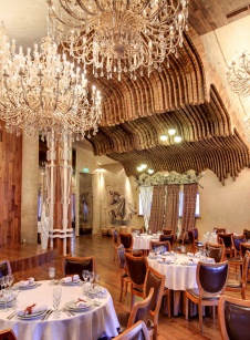 Фото интерьера банкетного зала развлекательного комплекса в стиле китч