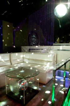 Фото интерьера клубной зоны развлекательного комплекса в стиле китч