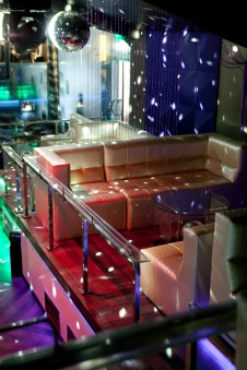 Фото интерьера клубной зоны развлекательного комплекса в стиле китч