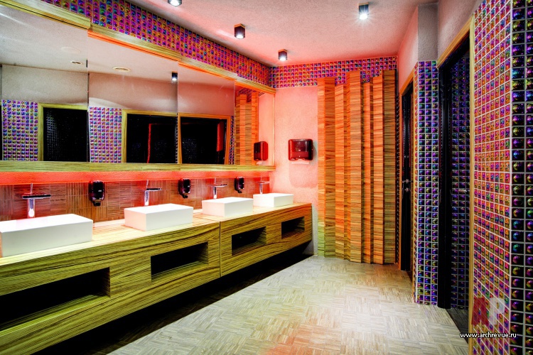 Фото интерьера санузла развлекательного комплекса в стиле китч