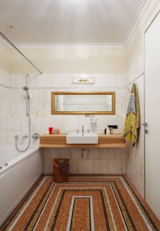 Фото интерьера санузла видовой квартиры в современном стиле