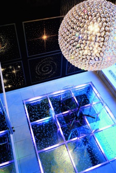 Фото интерьера торгового зала магазина в современном стиле