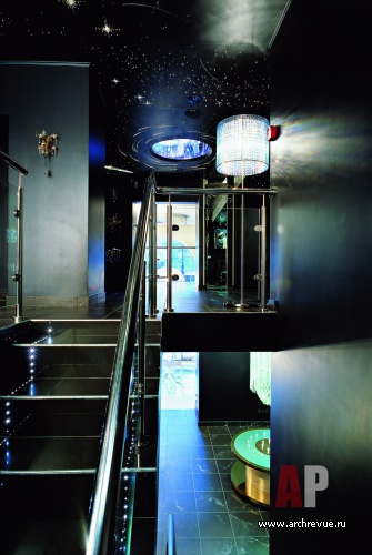 Фото интерьера лестницы магазина в стиле гламур