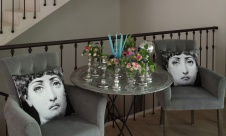 Фото детали столовой загородного дома в стиле фьюжн