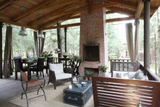 Фото интерьера каминной гостевого дома в стиле фьюжн Фото интерьера столовой гостевого дома в стиле фьюжн