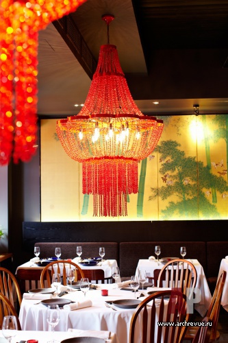 Фото детали интерьера ресторана в восточном стиле