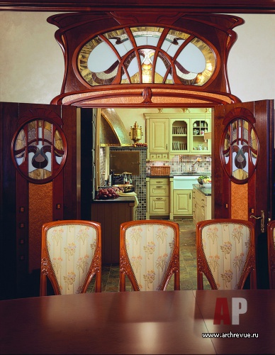 Фото интерьера столовой дома в стиле модерн