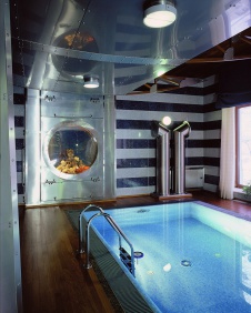 Фото интерьера бассейна дома в стиле модерн