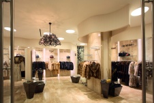 Фото интерьера входной зоны магазина в современном стиле