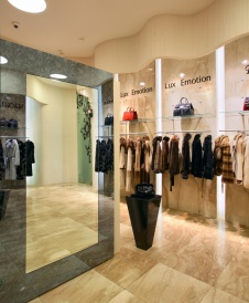 Фото интерьера торгового зала магазина в современном стиле