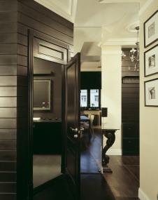 Фото интерьера входной зоны квартиры в современном стиле. Фото интерьера коридора квартиры в современном стиле