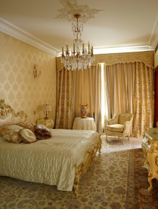 Фото интерьера спальни квартиры в классическом стиле