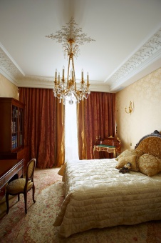 Фото интерьера гостевой спальни квартиры в классическом стиле