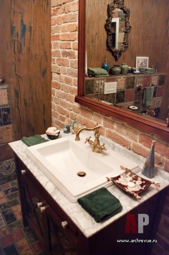 Фото интерьера санузла офиса в стиле неоклассика