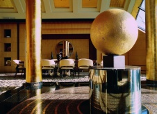 Фото интерьера столовой пентхауса в стиле ар-деко