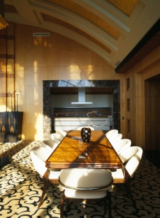 Фото интерьера столовой пентхауса в стиле ар-деко