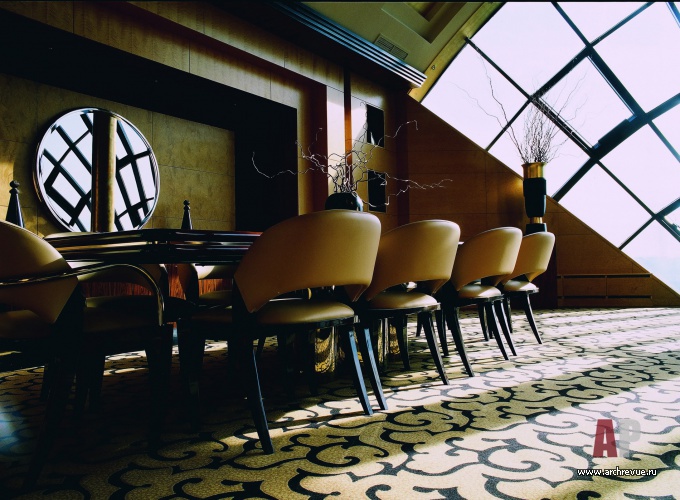 Фото интерьера столовой пентхауса в стиле ар-деко