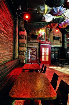 Фото интерьера зала ресторана клуба в стиле китч