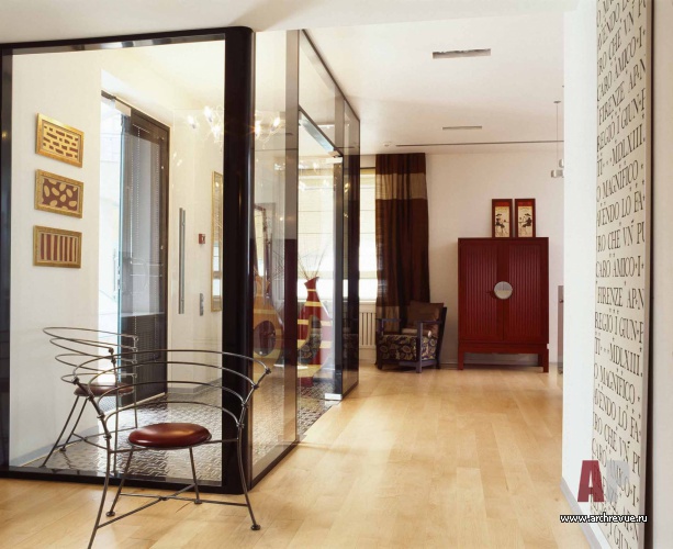 Фото интерьера входной зоны офиса в стиле фьюжн