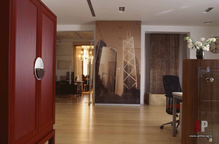 Фото интерьера ресепшен офиса в стиле фьюжн