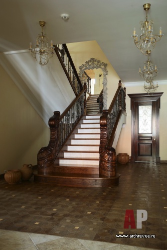 Фото лестницы дома в классическом стиле