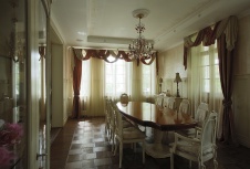 Фото интерьера столовой дома в классическом стиле