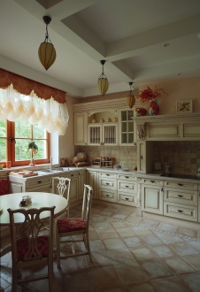 Фото интерьера кухни дома в классическом стиле