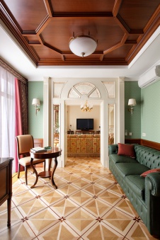 Фото интерьера кабинета квартиры в классическом стиле