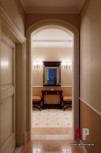 Фото интерьера холла квартиры в классическом стиле
