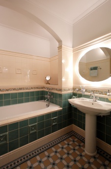 Фото интерьера санузла квартиры в классическом стиле