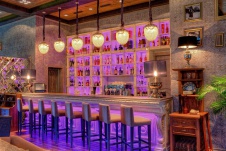 Фото интерьера бара ресторана в стиле фьюжн