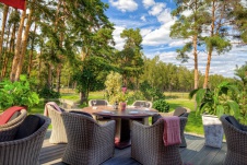 Фото веранды ресторана в стиле фьюжн