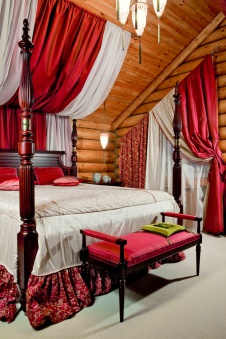 Фото интерьера спальни деревянного дома в стиле фьюжн