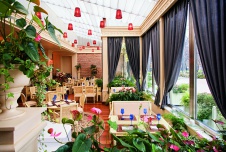 Фото интерьера зала ресторана в стиле фьюжн