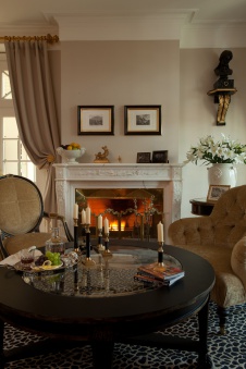 Фото интерьера каминной квартиры в стиле фьюжн